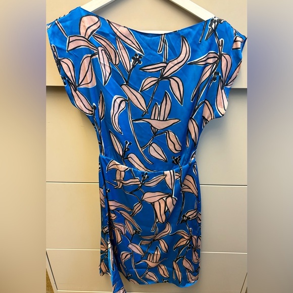 NWT Reiss Blue Sarah Printed Flutter Sleeves Peek-a-Boo back knee length XS - Picture 3 of 14